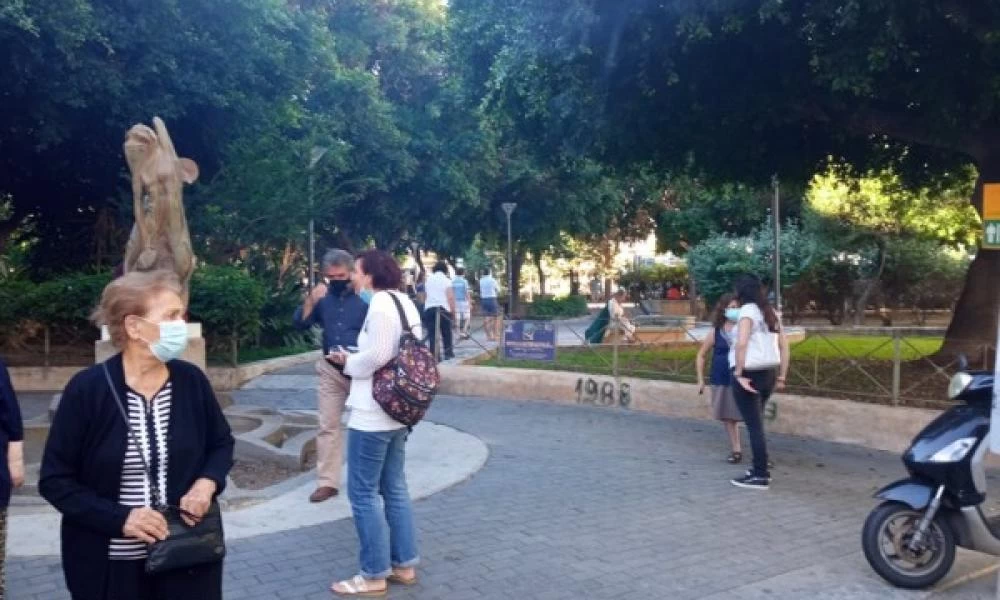 Σεισμός-Κρήτη: Συγκλονίζουν οι μαρτυρίες των κατοίκων: «Πρώτη φορά φοβήθηκα ότι θα γκρεμιστεί το σπίτι» - «Πέσανε φωτιστικά και τζαμαρίες στο Λύκειο του γιου μου»